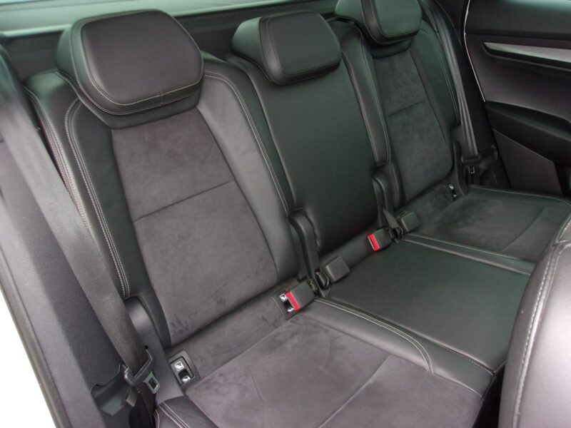 Škoda Karoq Klimatronic 2x, Hak, CarPlay/AndroidAuto, Panorama, Alcantara