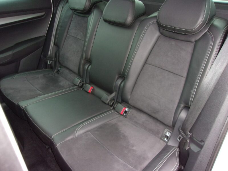 Škoda Karoq Klimatronic 2x, Hak, CarPlay/AndroidAuto, Panorama, Alcantara