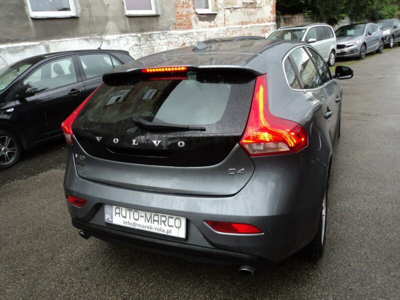 Volvo V40 sprzedam ładne VOLVO V-40 2.0 DIASEL II (2012-)