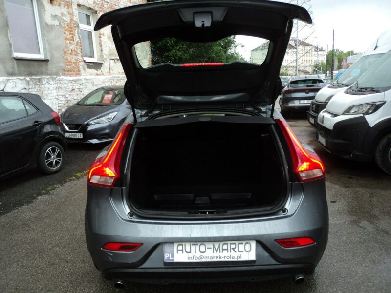 Volvo V40 sprzedam ładne VOLVO V-40 2.0 DIASEL II (2012-)