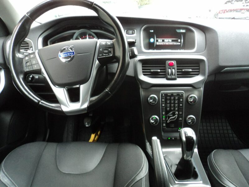 Volvo V40 sprzedam ładne VOLVO V-40 2.0 DIASEL II (2012-)