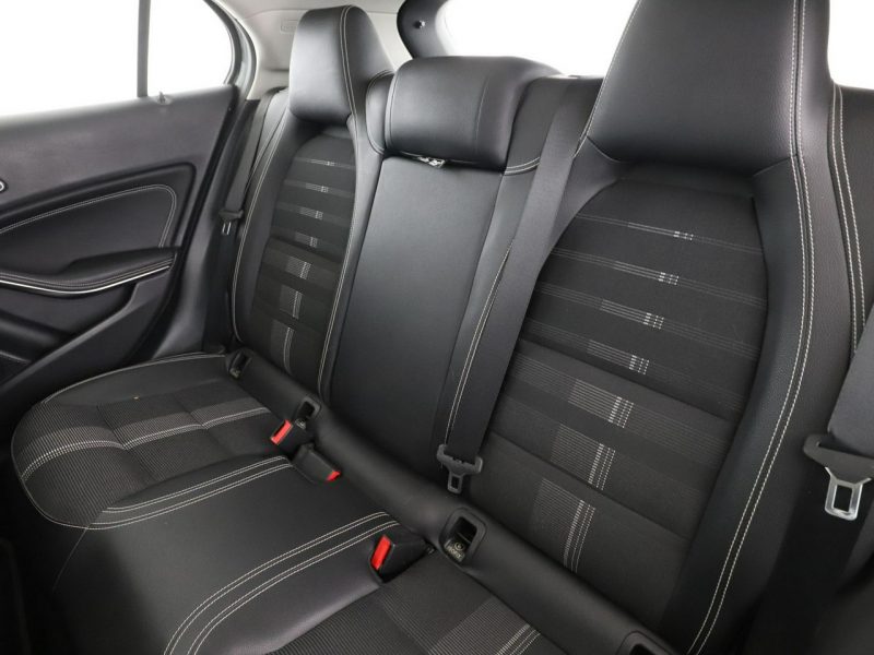 Mercedes GLA 220 4x4 automat full LED półskóra panorama kamera i czujniki parkowania
