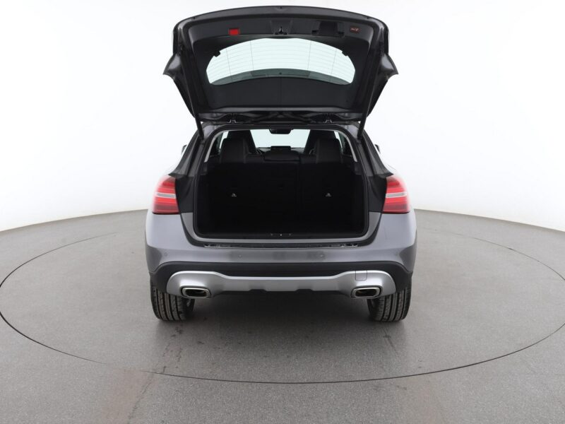 Mercedes GLA 220 4x4 automat full LED półskóra panorama kamera i czujniki parkowania