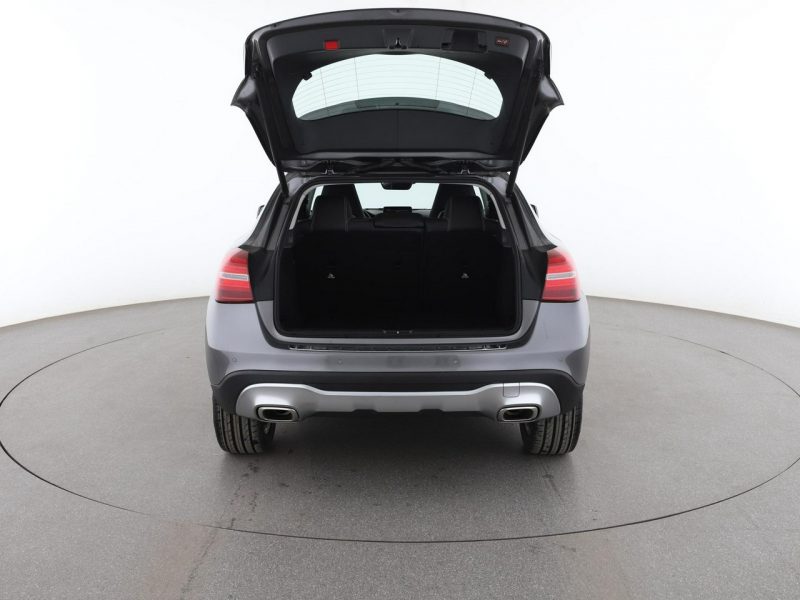 Mercedes GLA 220 4x4 automat full LED półskóra panorama kamera i czujniki parkowania