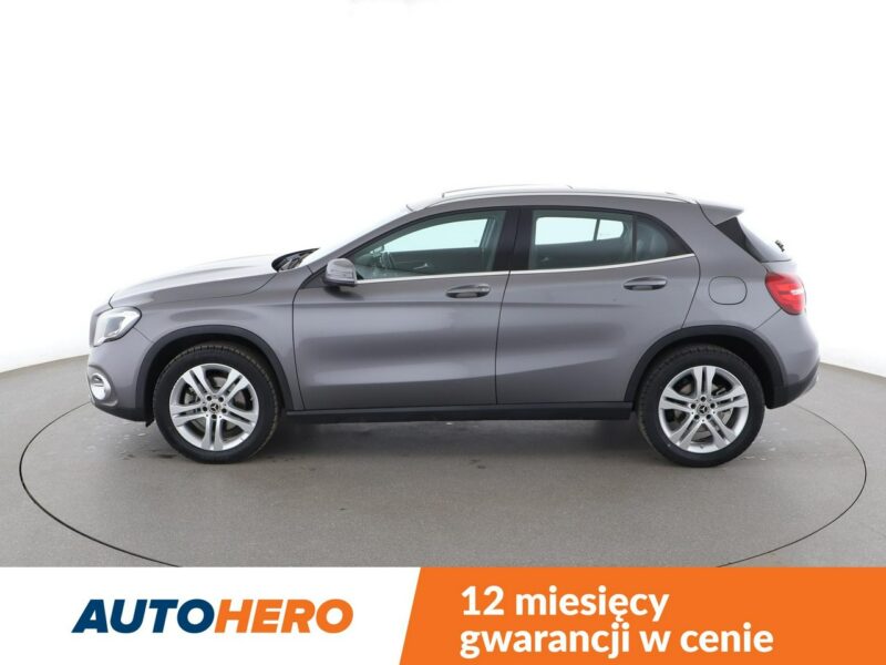 Mercedes GLA 220 4x4 automat full LED półskóra panorama kamera i czujniki parkowania