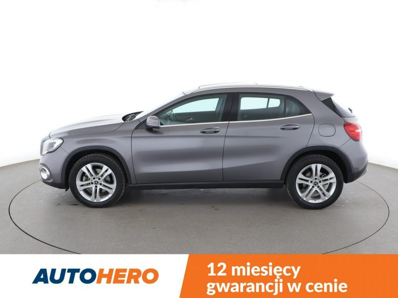 Mercedes GLA 220 4x4 automat full LED półskóra panorama kamera i czujniki parkowania