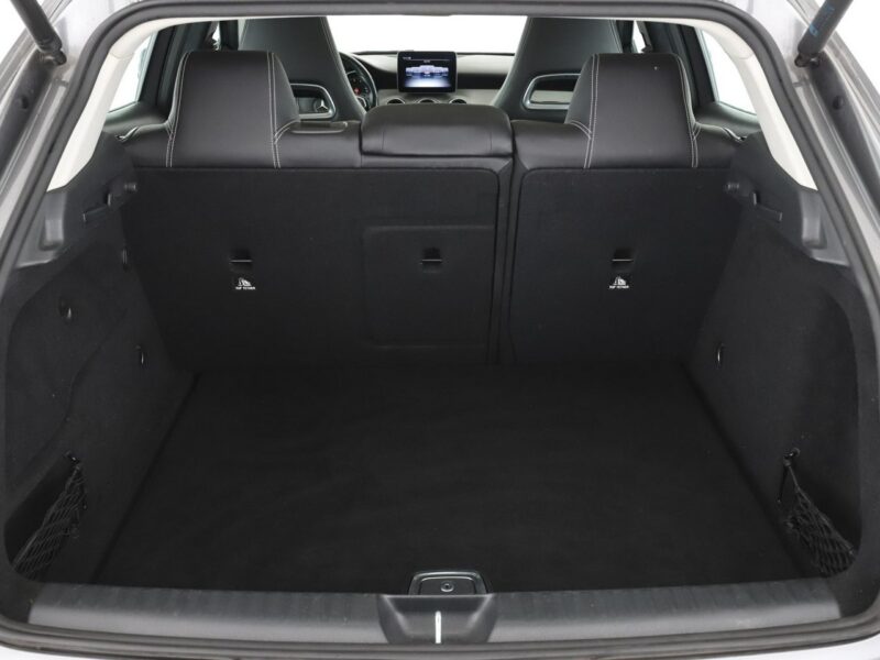 Mercedes GLA 220 4x4 automat full LED półskóra panorama kamera i czujniki parkowania