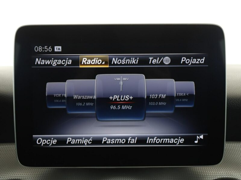 Mercedes GLA 220 4x4 automat full LED półskóra panorama kamera i czujniki parkowania