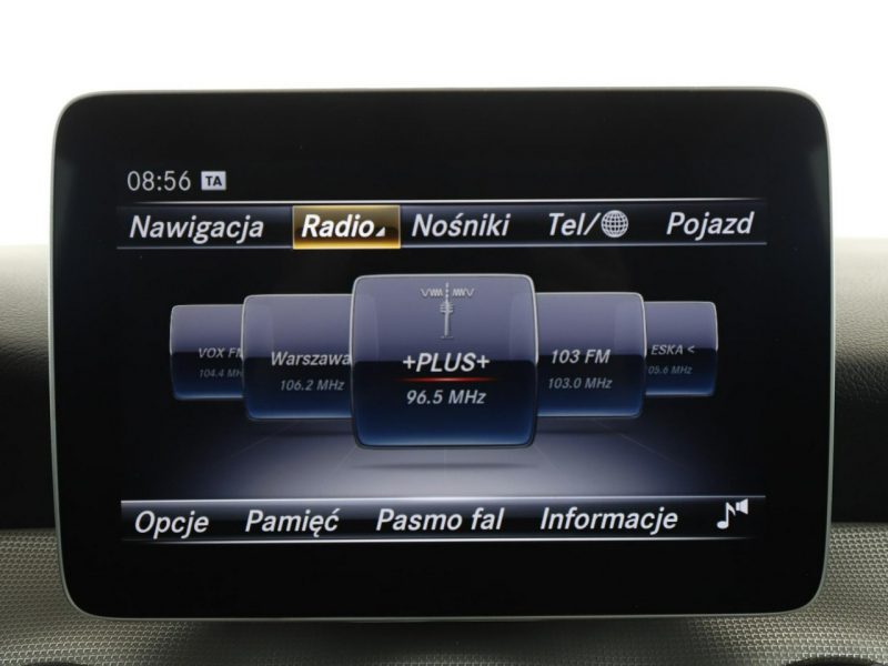 Mercedes GLA 220 4x4 automat full LED półskóra panorama kamera i czujniki parkowania
