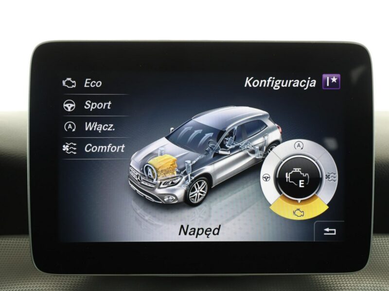 Mercedes GLA 220 4x4 automat full LED półskóra panorama kamera i czujniki parkowania