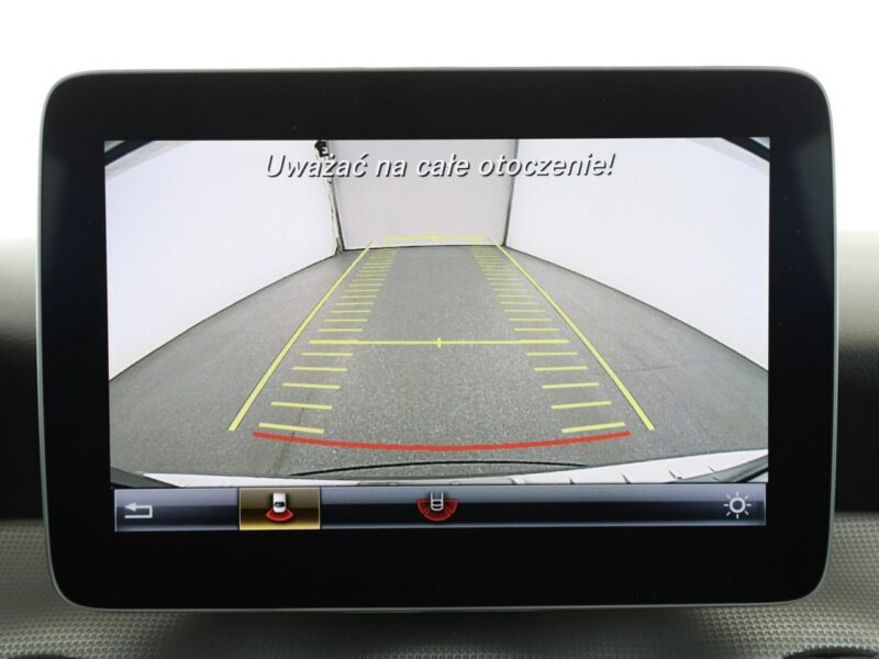 Mercedes GLA 220 4x4 automat full LED półskóra panorama kamera i czujniki parkowania