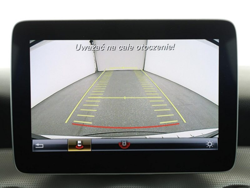 Mercedes GLA 220 4x4 automat full LED półskóra panorama kamera i czujniki parkowania