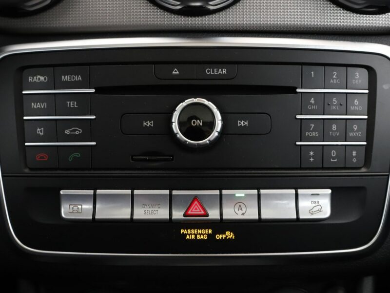 Mercedes GLA 220 4x4 automat full LED półskóra panorama kamera i czujniki parkowania