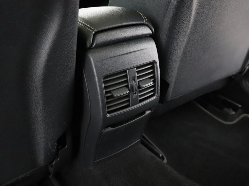 Mercedes GLA 220 4x4 automat full LED półskóra panorama kamera i czujniki parkowania