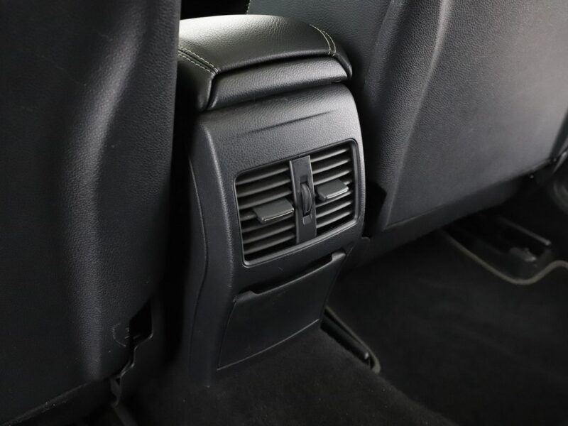 Mercedes GLA 220 4x4 automat full LED półskóra panorama kamera i czujniki parkowania