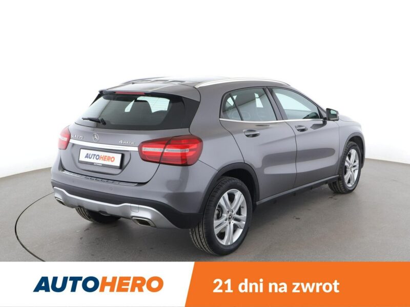 Mercedes GLA 220 4x4 automat full LED półskóra panorama kamera i czujniki parkowania