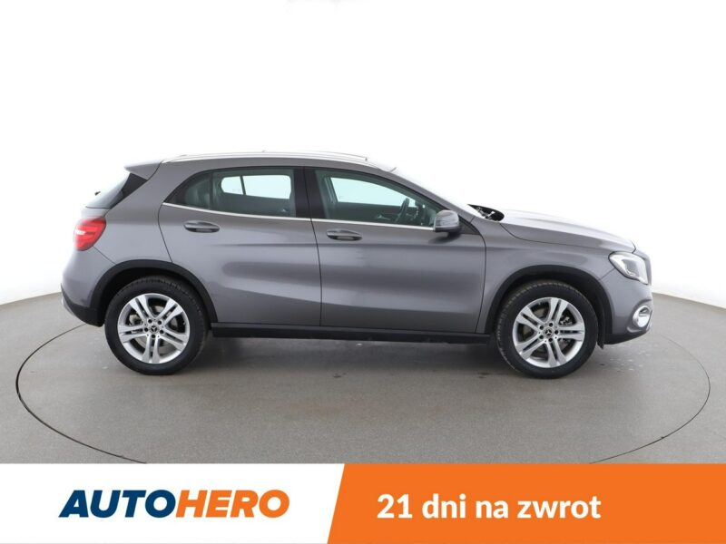 Mercedes GLA 220 4x4 automat full LED półskóra panorama kamera i czujniki parkowania
