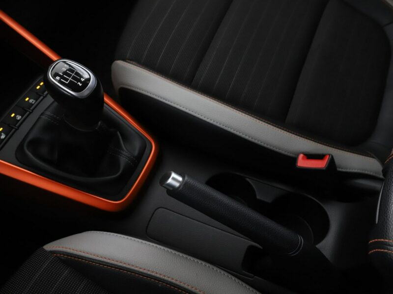 Kia Stonic klima auto kamera i czujniki parkowania kolorowe wnętrze grzane fotele