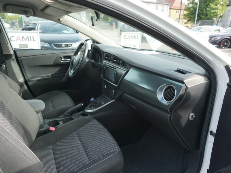 Toyota Auris polski salon, serwisowany II (2012-)