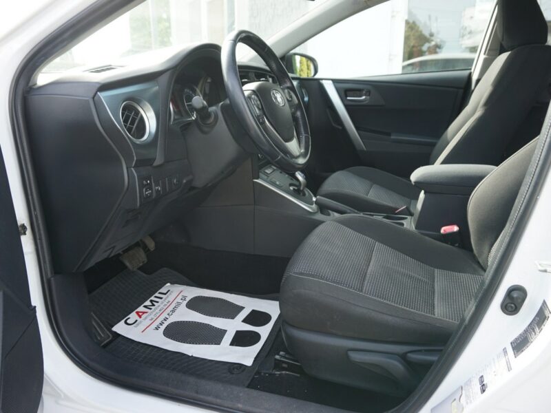 Toyota Auris polski salon, serwisowany II (2012-)