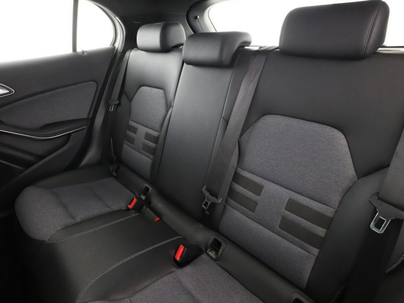 Mercedes GLA 180 półskóra klima auto kamera cofania multifunkcja