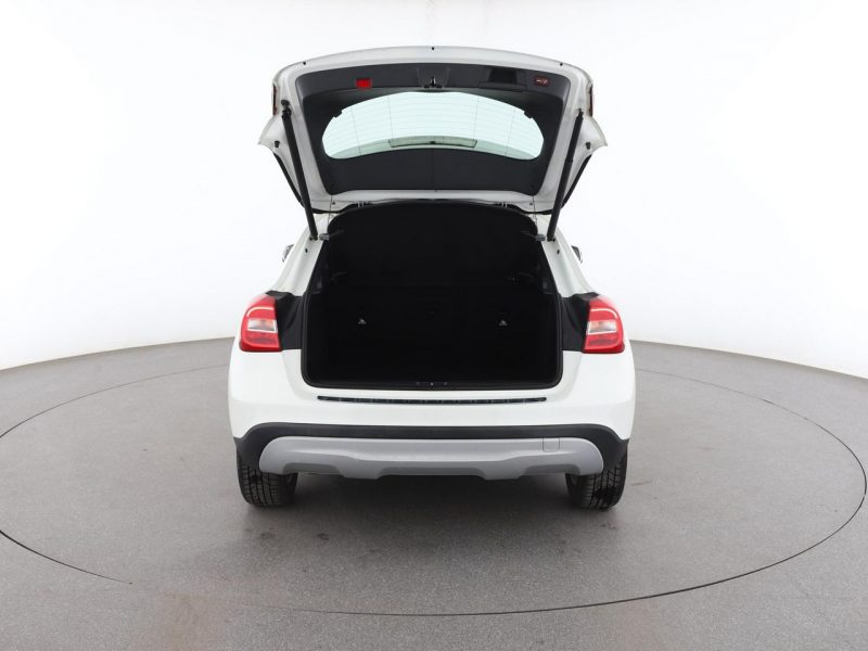 Mercedes GLA 180 półskóra klima auto kamera cofania multifunkcja