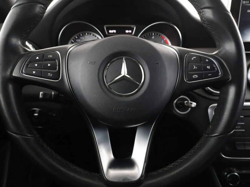 Mercedes GLA 180 półskóra klima auto kamera cofania multifunkcja