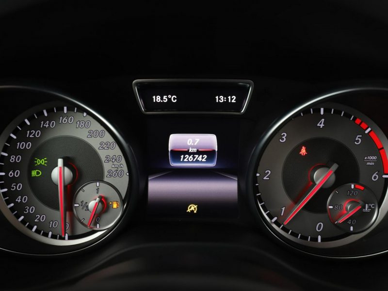 Mercedes GLA 180 półskóra klima auto kamera cofania multifunkcja
