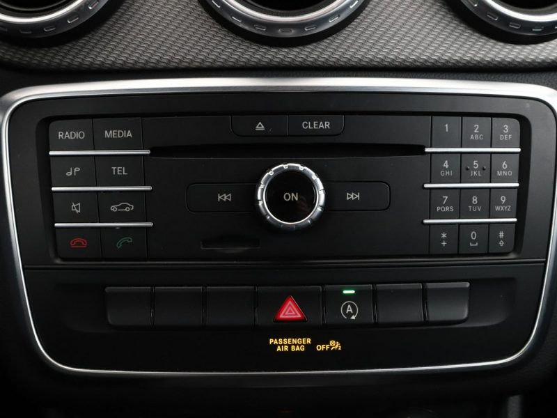 Mercedes GLA 180 półskóra klima auto kamera cofania multifunkcja