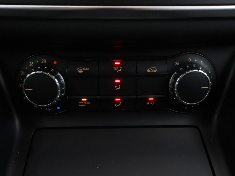 Mercedes GLA 180 półskóra klima auto kamera cofania multifunkcja