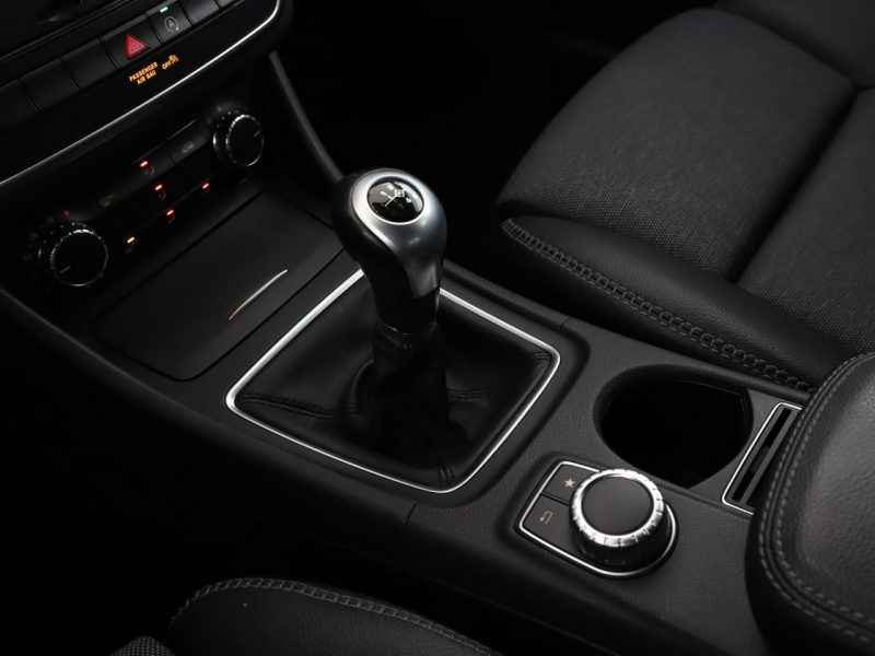 Mercedes GLA 180 półskóra klima auto kamera cofania multifunkcja