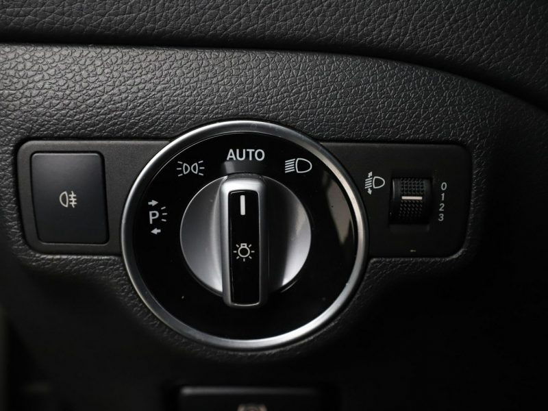 Mercedes GLA 180 półskóra klima auto kamera cofania multifunkcja