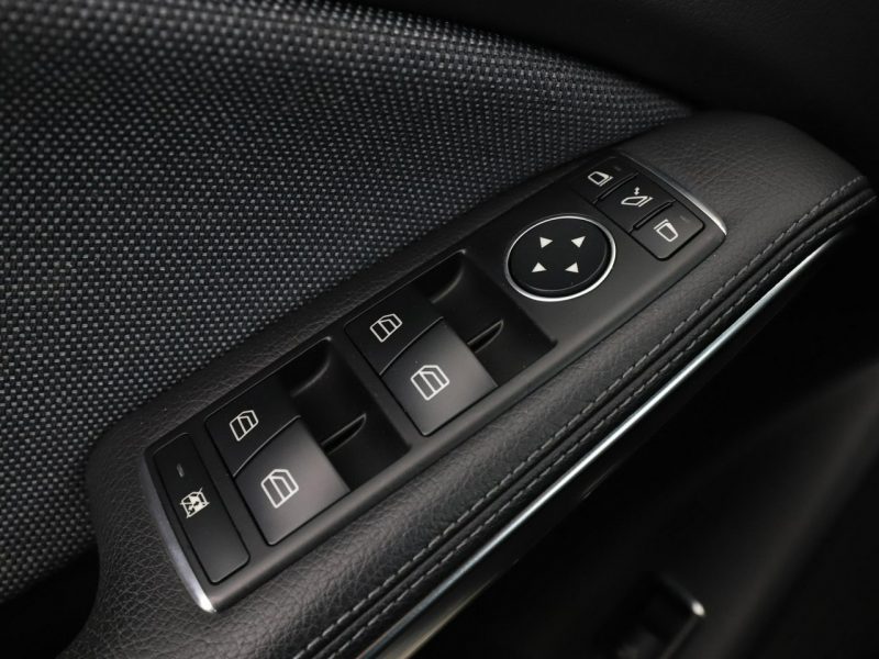 Mercedes GLA 180 półskóra klima auto kamera cofania multifunkcja