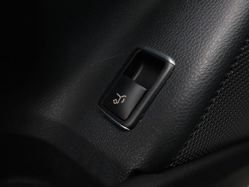Mercedes GLA 180 półskóra klima auto kamera cofania multifunkcja