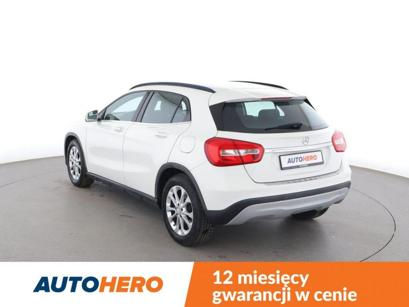 Mercedes GLA 180 półskóra klima auto kamera cofania multifunkcja