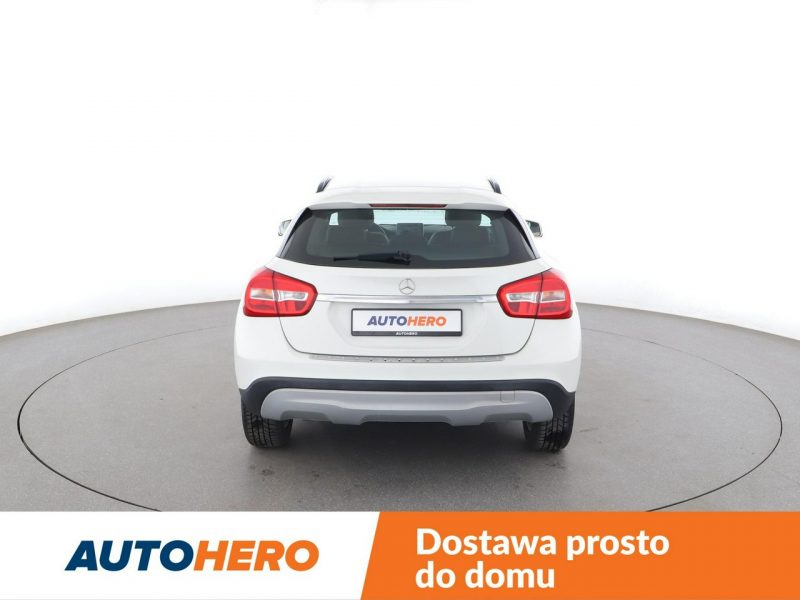 Mercedes GLA 180 półskóra klima auto kamera cofania multifunkcja