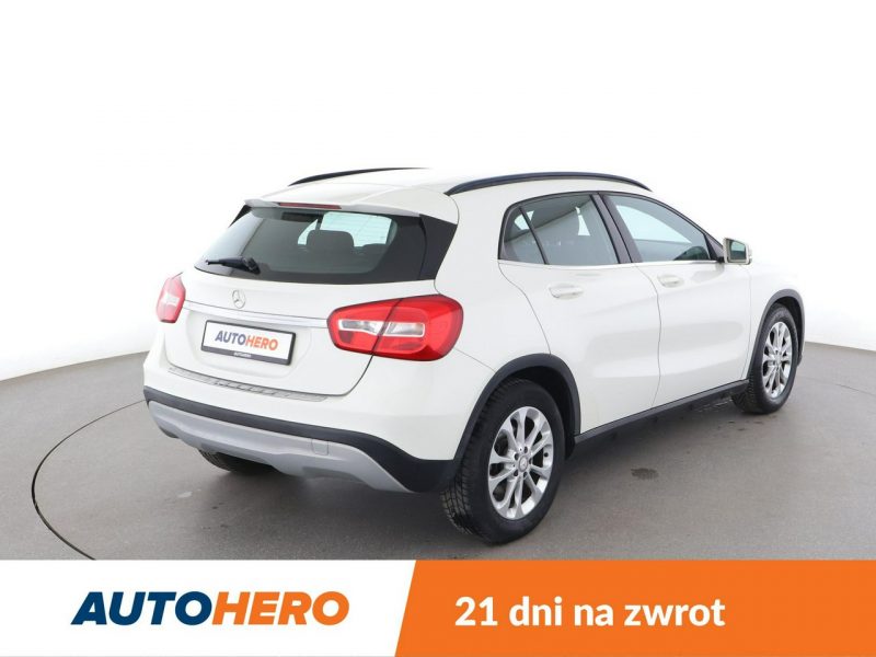 Mercedes GLA 180 półskóra klima auto kamera cofania multifunkcja
