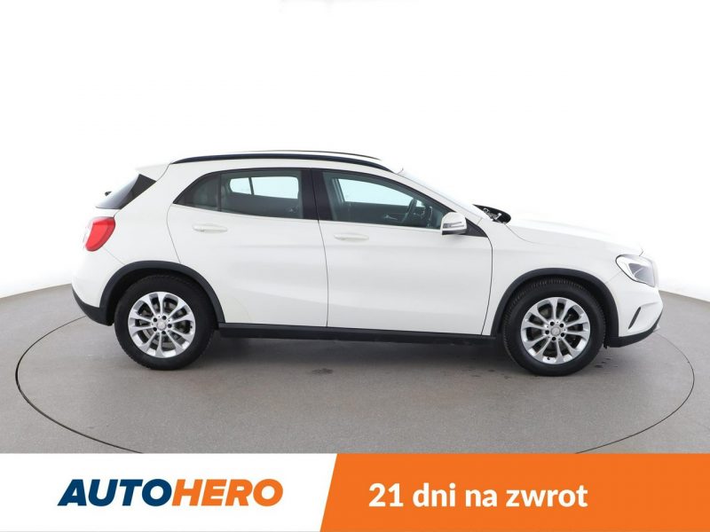 Mercedes GLA 180 półskóra klima auto kamera cofania multifunkcja
