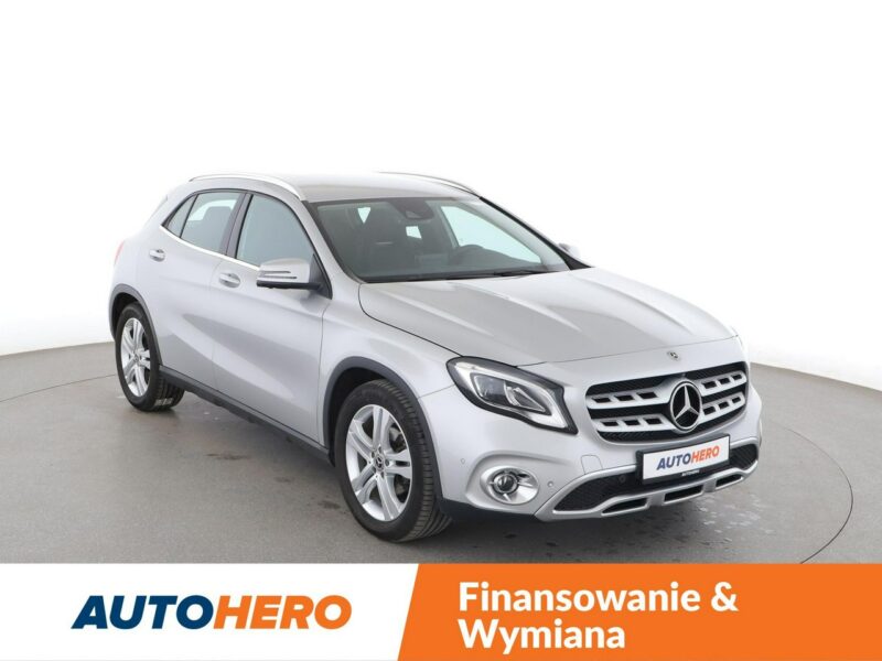 Mercedes GLA 200 LED navi skóra czujniki parkowania grzane fotele