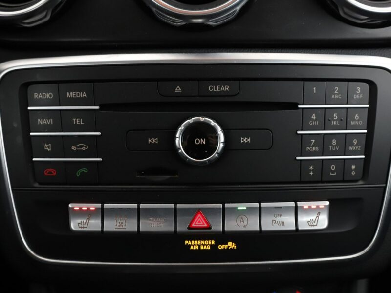 Mercedes GLA 200 LED navi skóra czujniki parkowania grzane fotele