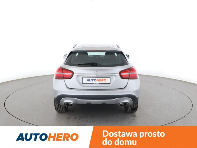 Mercedes GLA 200 LED navi skóra czujniki parkowania grzane fotele
