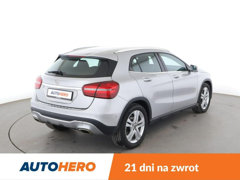 Mercedes GLA 200 LED navi skóra czujniki parkowania grzane fotele