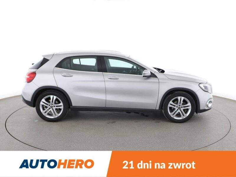 Mercedes GLA 200 LED navi skóra czujniki parkowania grzane fotele
