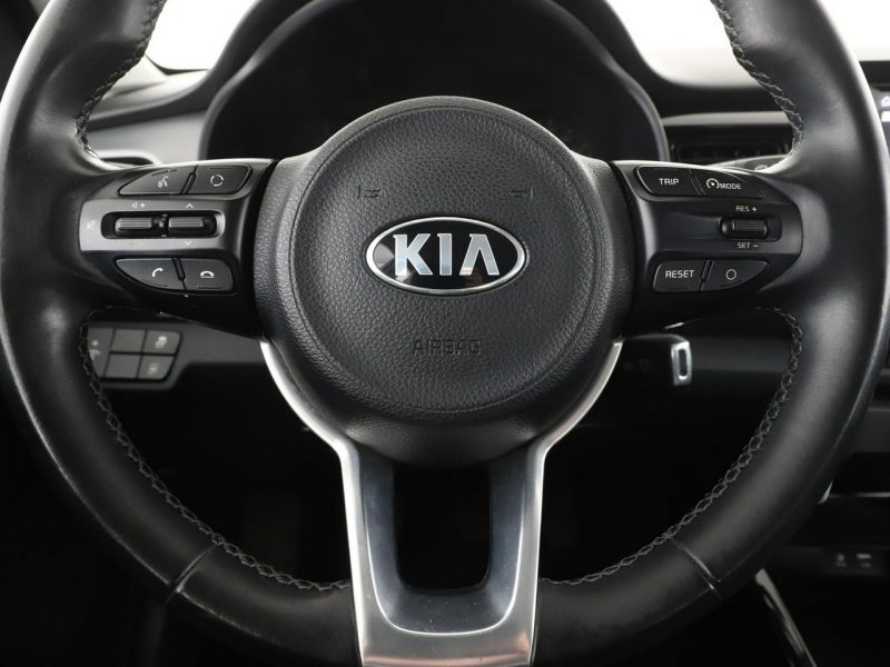 Kia Stonic klima tempomat kamera PDC Bluetooth LED