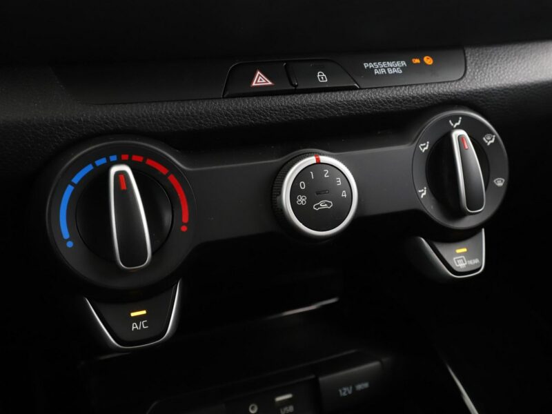 Kia Stonic klima tempomat kamera PDC Bluetooth LED