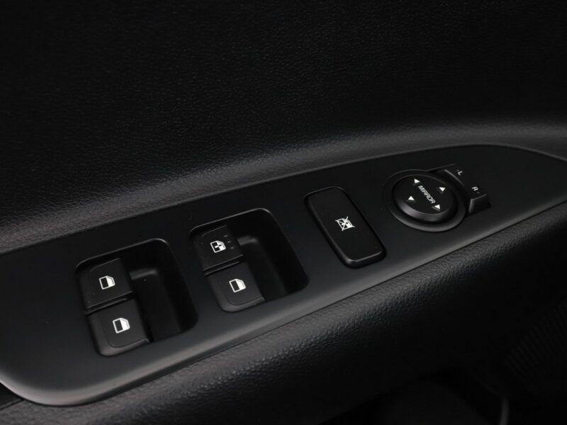 Kia Stonic klima tempomat kamera PDC Bluetooth LED