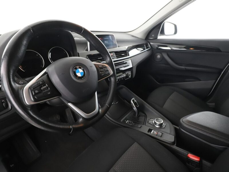 BMW X1 Advantage 150KM automat navi PDC HarmanKardon grzane fotele tempomat II (F48) (2015-)