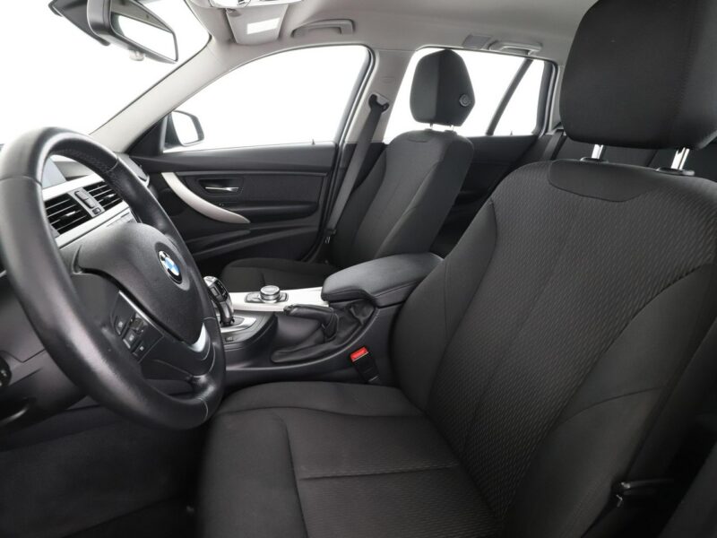 BMW 316 automat navi czujniki parkowania grzane fotele F30/F31 (2012-2020)