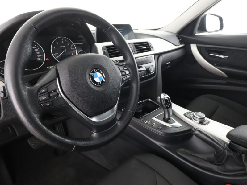 BMW 316 automat navi czujniki parkowania grzane fotele F30/F31 (2012-2020)