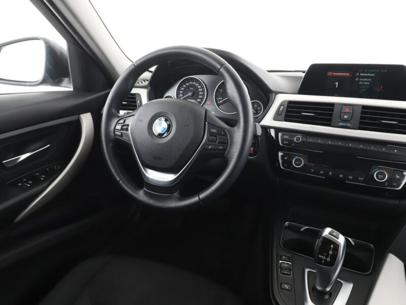 BMW 316 automat navi czujniki parkowania grzane fotele F30/F31 (2012-2020)